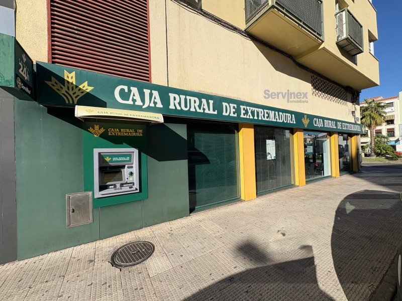 LOCAL TOTALMENTE ACONDICIONADO EN LA PLAZA PEPE VIZCAINO