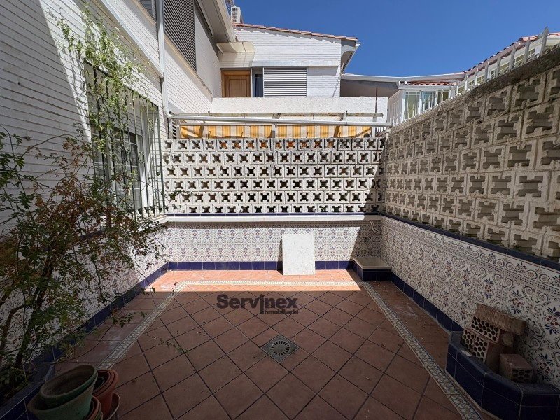 VIVIENDA EN EL POBLADO CNA CON JARDIN Y PISCINA