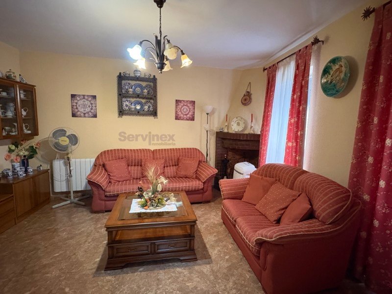 CASA EN PERALEDA DE LA MATA