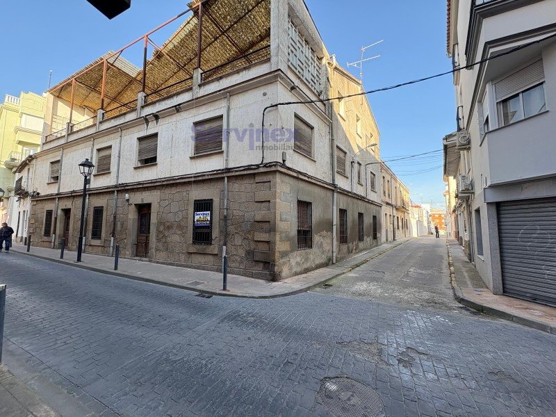 SOLAR URBANO EN INMEJORABLE SITUACIÓN