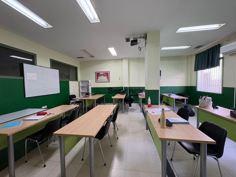 LOCAL TOTALMENTE ACONDICIONADO COMO ACADEMIA DE 210 M2