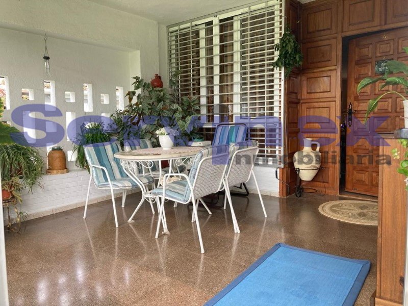 CASA EN PLANTA BAJA EN URBANIZACIÓN PRIVADA  CON PISCINA