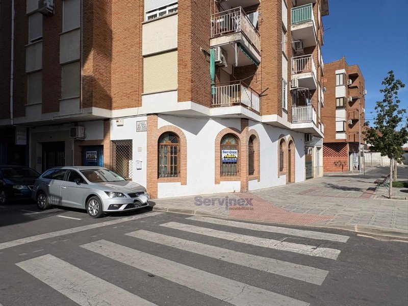 LOCAL TOTALMENTE ACONDICIONADO EN LA AVDA DE MAGISTERIO
