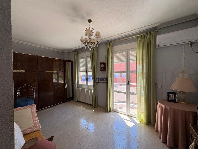 AMPLIO PISO DE 150 m² CON TRASTERO EN EL PASEO DE LA ESTACIÓN