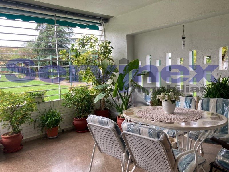 CASA EN PLANTA BAJA EN URBANIZACIÓN PRIVADA  CON PISCINA