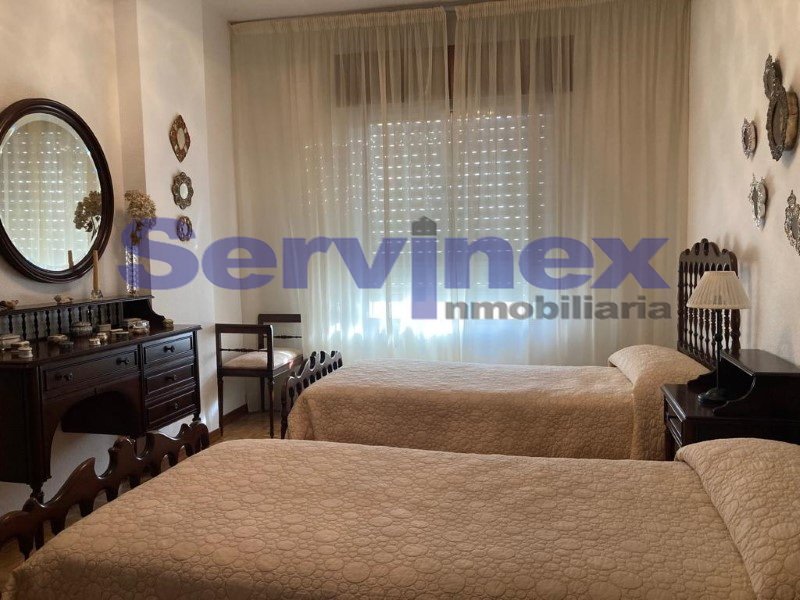 AMPLIO PISO DE 200 M2 CON 2 PLAZAS DE GARAJE