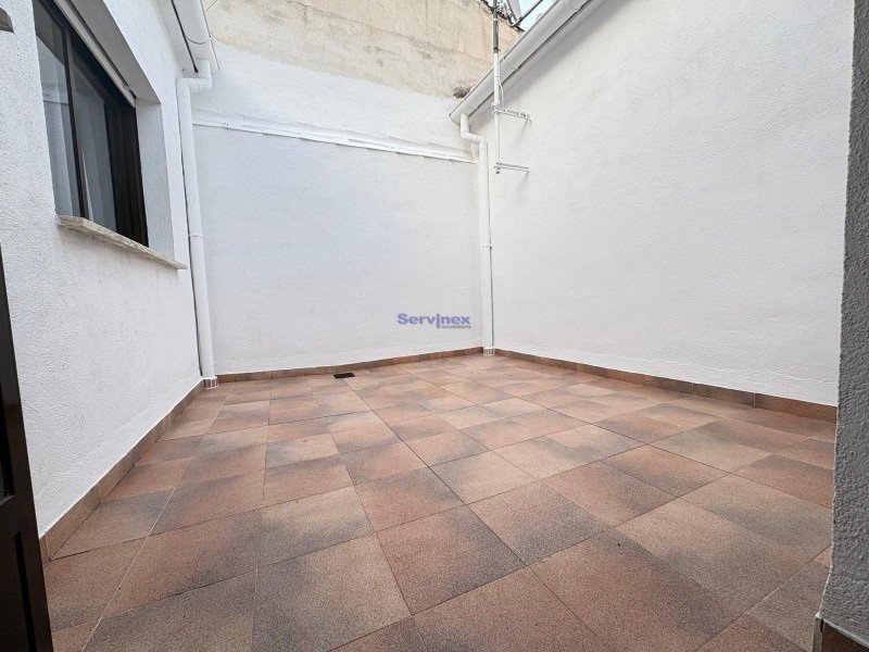 CASA CON AMPLIA COCHERA DE 135 M2 EN LA C/ TOLEDO