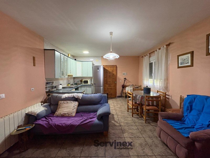 PARCELA EN LAS NAROTAS CON CASA DE 100 m² Y PISCINA