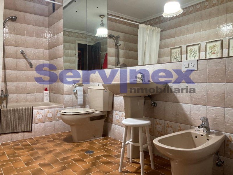 AMPLIO PISO DE 200 M2 CON 2 PLAZAS DE GARAJE