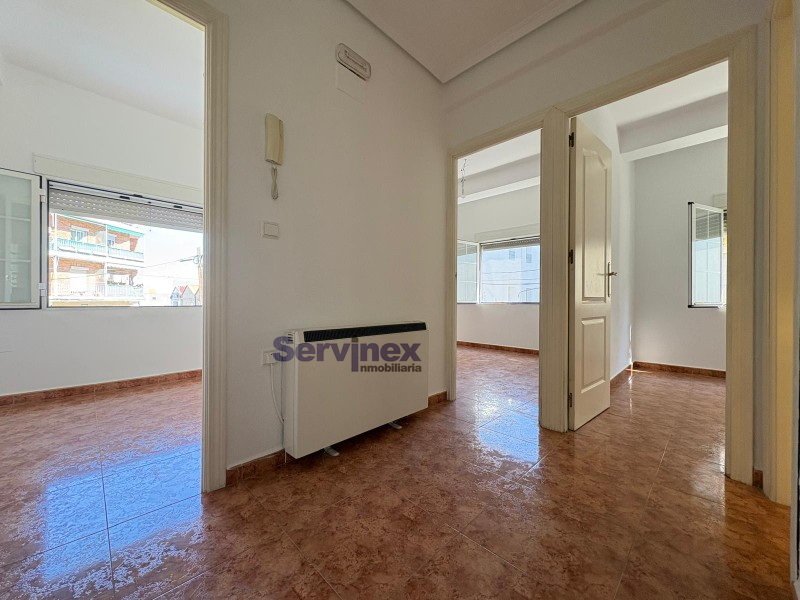 CASA DE ESQUINA EN LA C/ PABLO LUENGO, OPCIÓN A COCHERA INDEPENDIENTE
