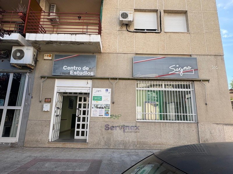LOCAL TOTALMENTE ACONDICIONADO COMO ACADEMIA DE 210 M2 LOCAL TOTALMENTE ACONDICIONADO COMO ACADEMIA DE 210 M2