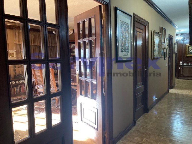 AMPLIO PISO DE 200 M2 CON 2 PLAZAS DE GARAJE
