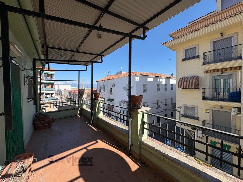 CASA DE ESQUINA EN LA C/ PABLO LUENGO, OPCIÓN A COCHERA INDEPENDIENTE