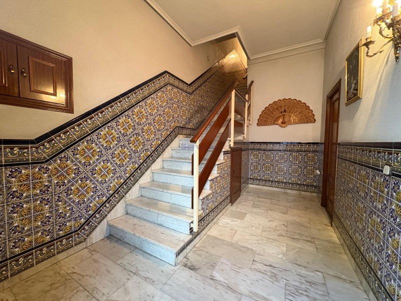 CASA CON AMPLIA COCHERA DE 135 M2 EN LA C/ TOLEDO