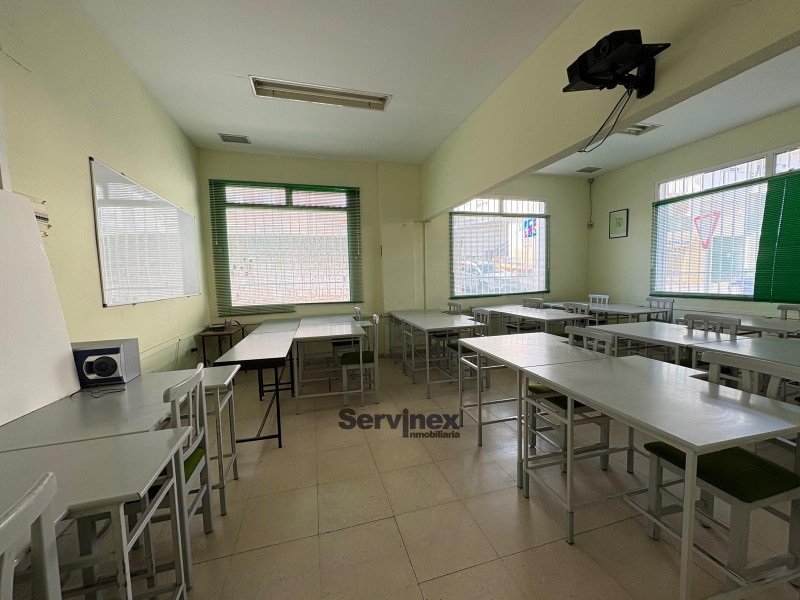 LOCAL TOTALMENTE ACONDICIONADO COMO ACADEMIA DE 210 M2