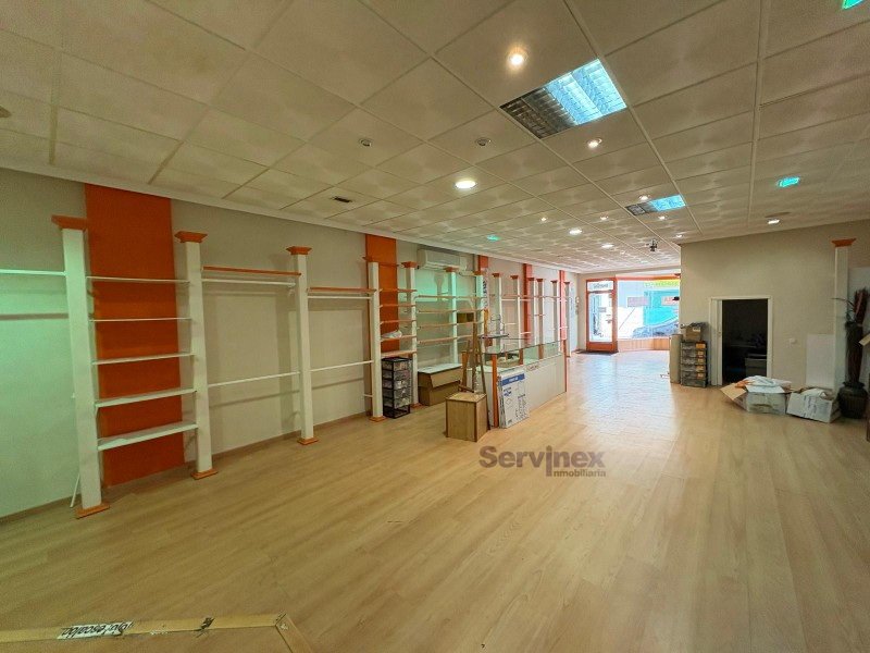 LOCAL DE 140 m² ACONDICIONADO