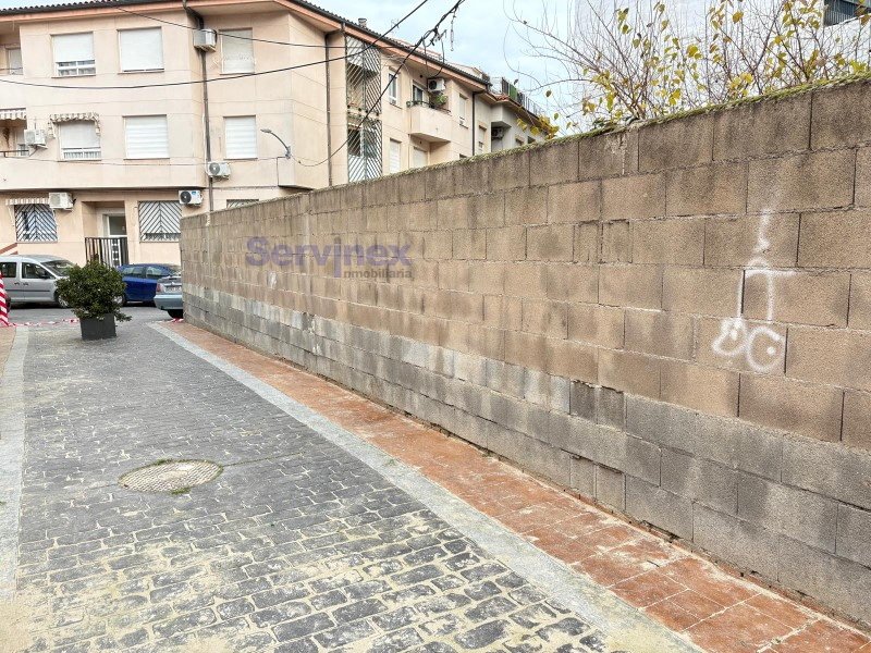 SOLAR URBANO DE 138 m² CÉNTRICO