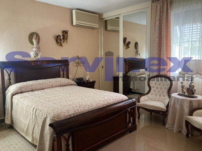 CASA EN PLANTA BAJA EN URBANIZACIÓN PRIVADA  CON PISCINA