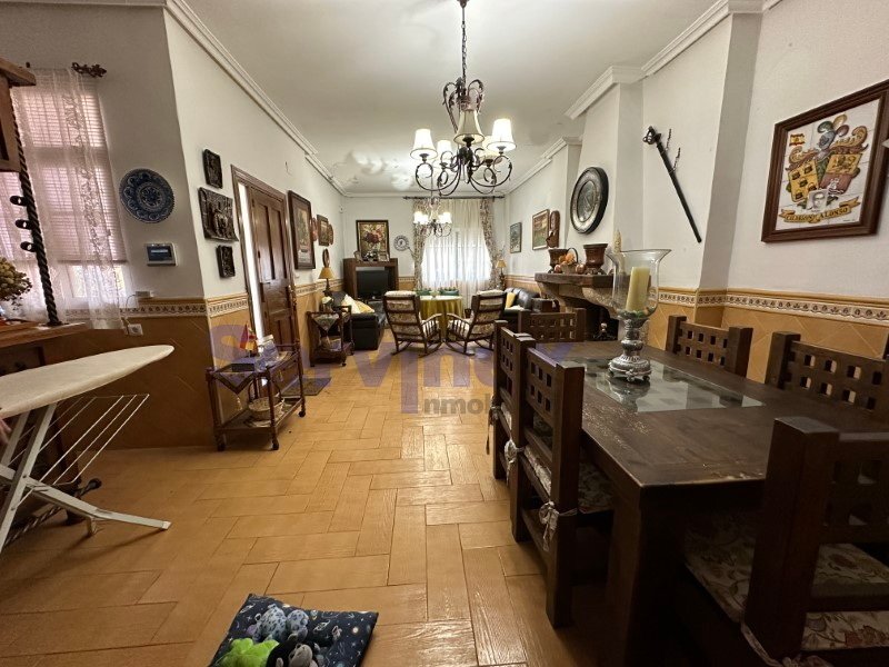 CHALET DE ESQUINA EN LA C/ PUERTO MADERO