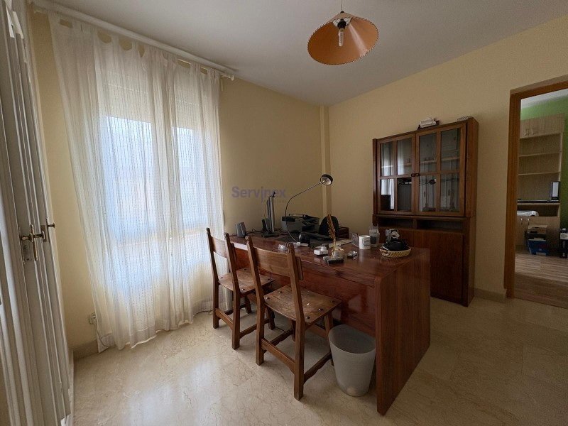 CHALET CON PATIO EN EXCELENTE UBICACIÓN