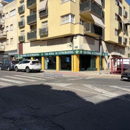 LOCAL TOTALMENTE ACONDICIONADO EN LA PLAZA PEPE VIZCAINO