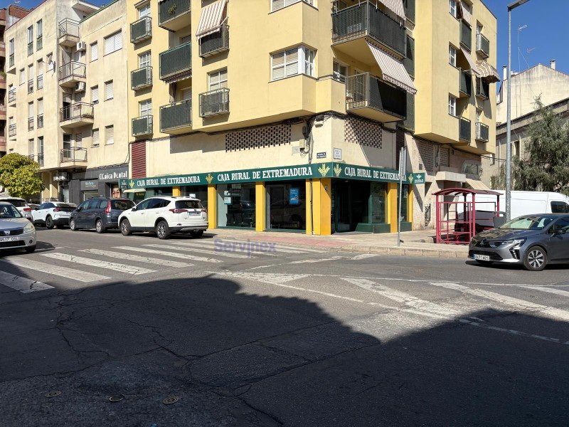 LOCAL TOTALMENTE ACONDICIONADO EN LA PLAZA PEPE VIZCAINO