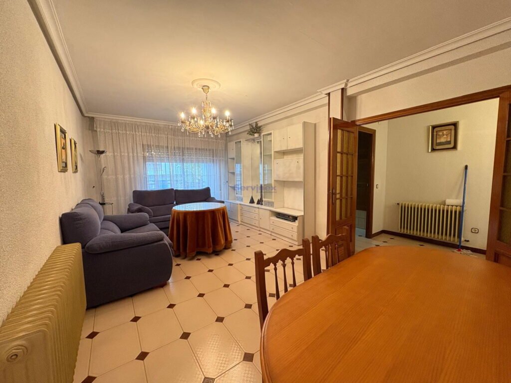 CASA CON AMPLIA COCHERA DE 135 M2 EN LA C/ TOLEDO