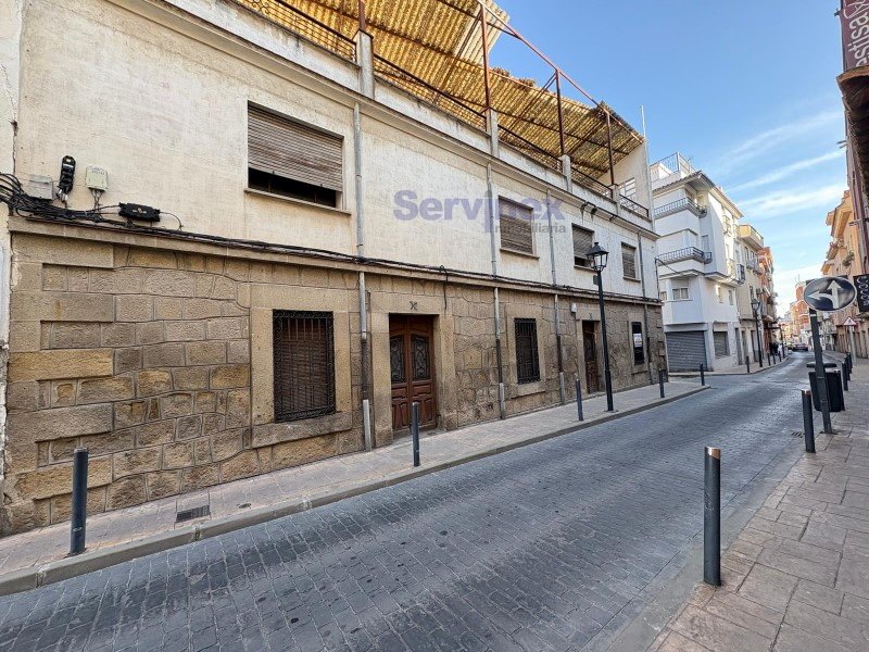 SOLAR URBANO EN INMEJORABLE SITUACIÓN