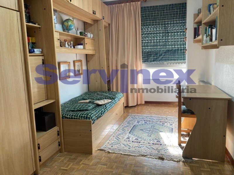 AMPLIO PISO DE 200 M2 CON 2 PLAZAS DE GARAJE