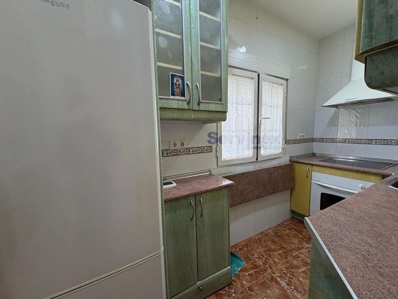CASA DE ESQUINA EN LA C/ PABLO LUENGO, OPCIÓN A COCHERA INDEPENDIENTE