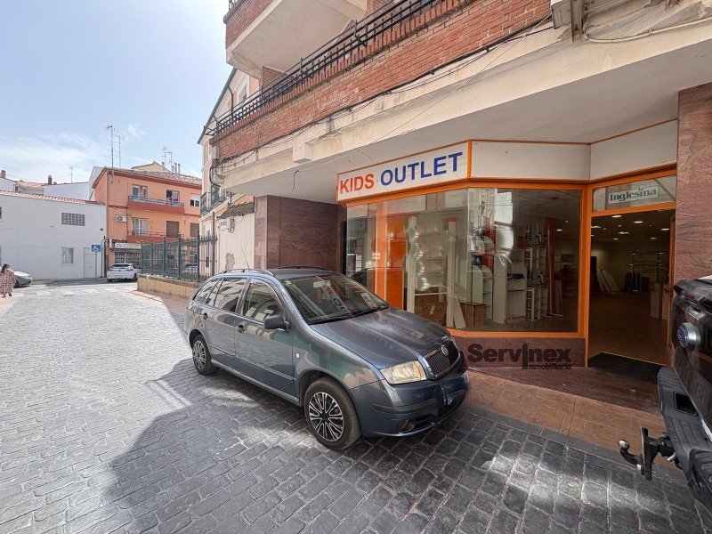 LOCAL DE 140 m² ACONDICIONADO