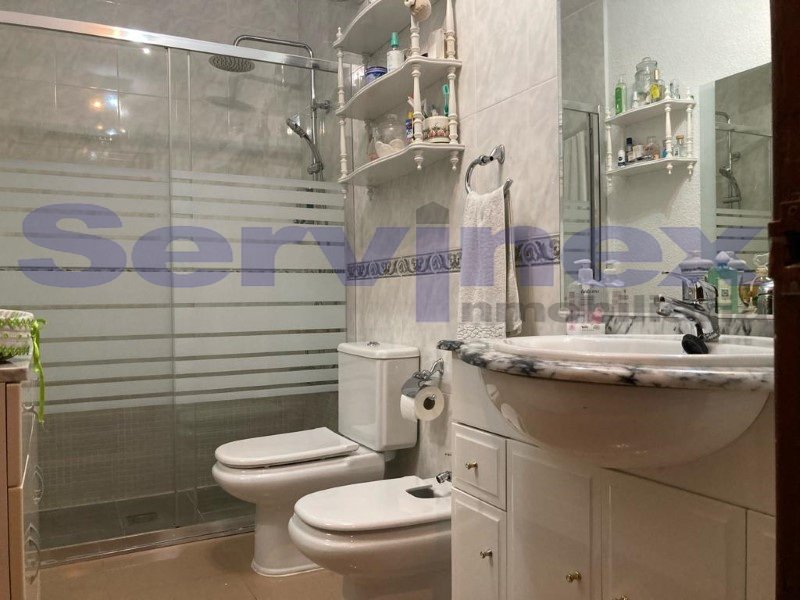 CASA EN PLANTA BAJA EN URBANIZACIÓN PRIVADA  CON PISCINA