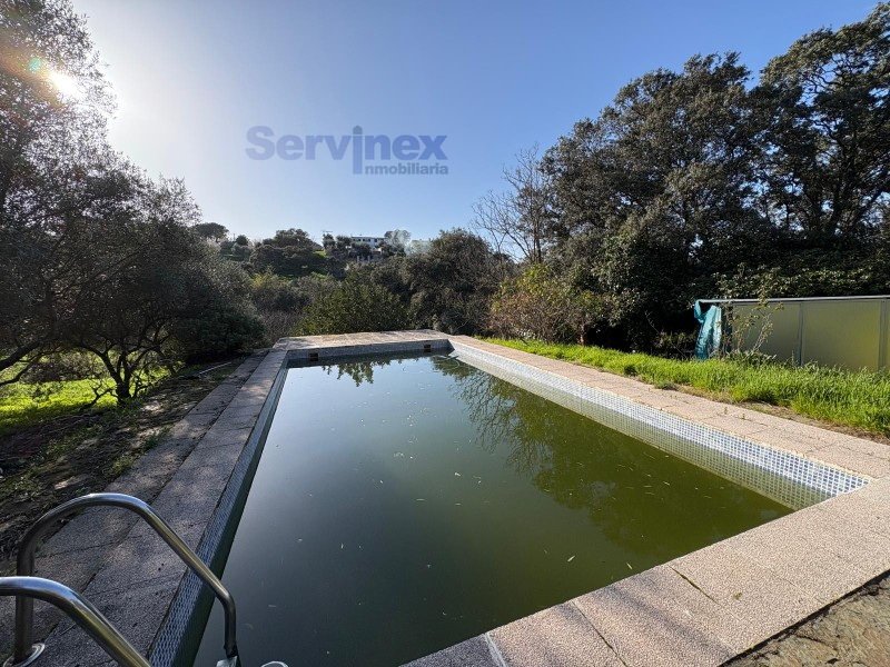 PARCELA EN LAS NAROTAS CON CASA DE 100 m² Y PISCINA