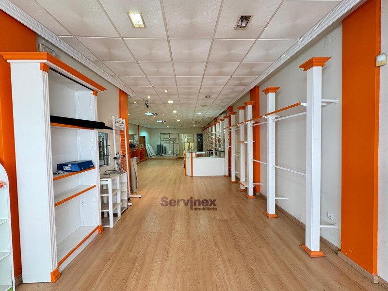 LOCAL DE 140 m² ACONDICIONADO
