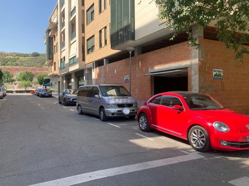 LOCAL DE ESQUINA, ZONA AVDA DE LAS ANGUSTIAS