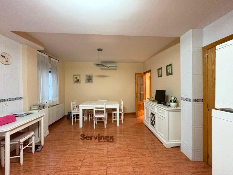 AMPLIO PISO DE RECIENTE CONSTRUCCIÓN CON GARAJE Y TRASTERO