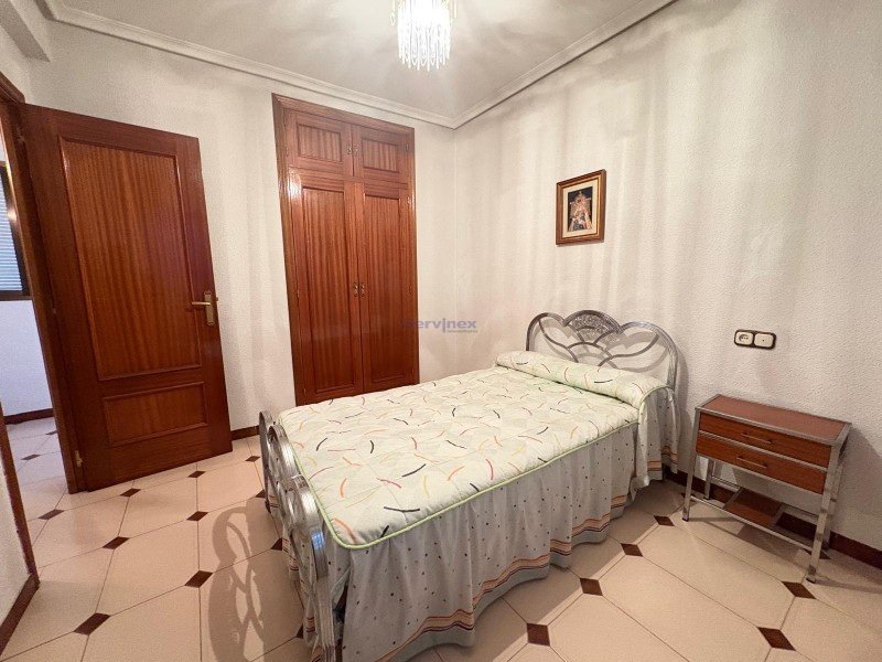 CASA CON AMPLIA COCHERA DE 135 M2 EN LA C/ TOLEDO