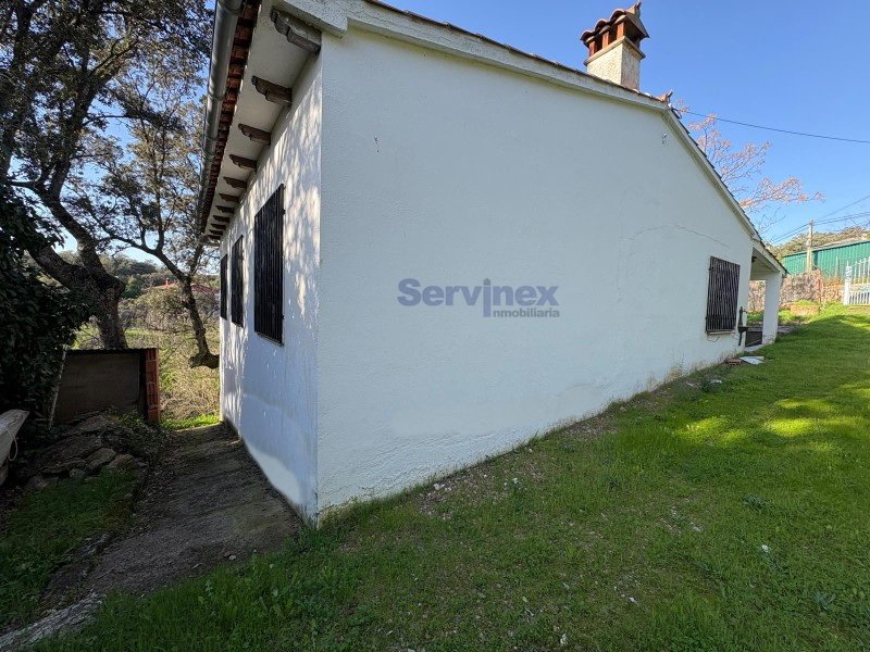 PARCELA EN LAS NAROTAS CON CASA DE 100 m² Y PISCINA