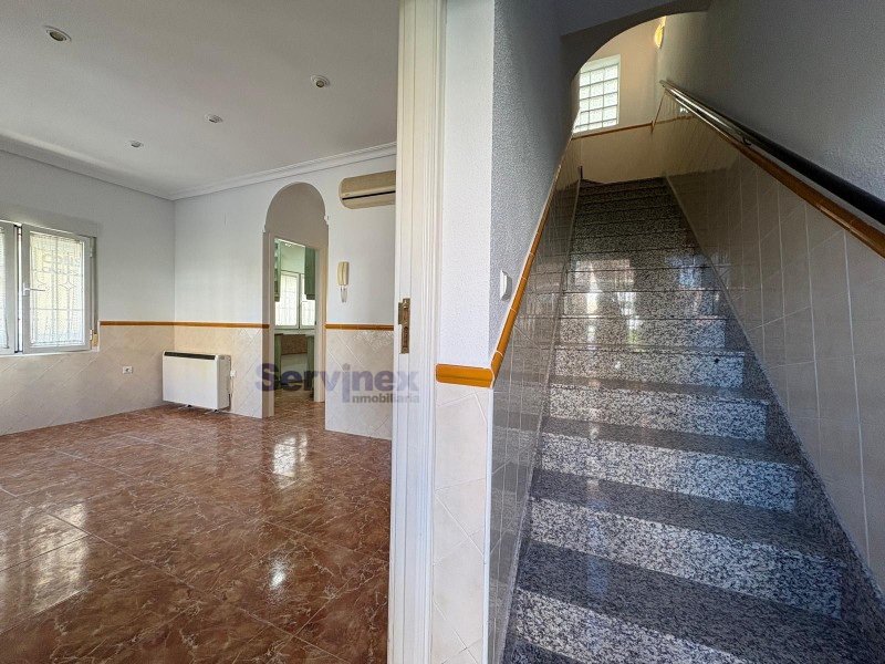 CASA DE ESQUINA EN LA C/ PABLO LUENGO, OPCIÓN A COCHERA INDEPENDIENTE