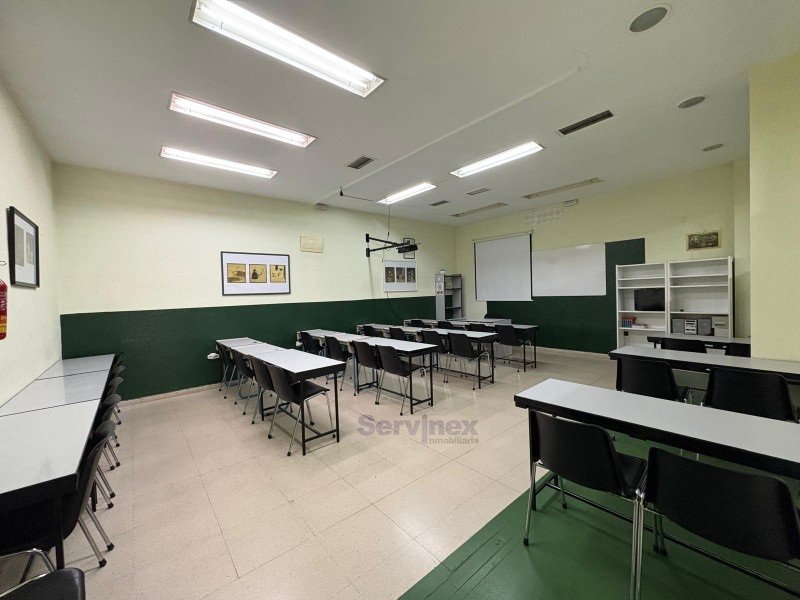 LOCAL TOTALMENTE ACONDICIONADO COMO ACADEMIA DE 210 M2