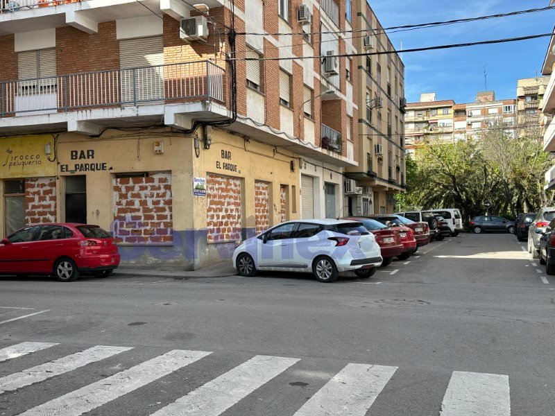 LOCAL DE ESQUINA , ZONA PARQUE MUNICIPAL