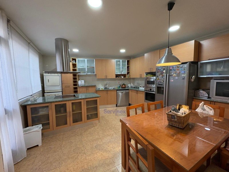 CHALET CON PATIO EN EXCELENTE UBICACIÓN