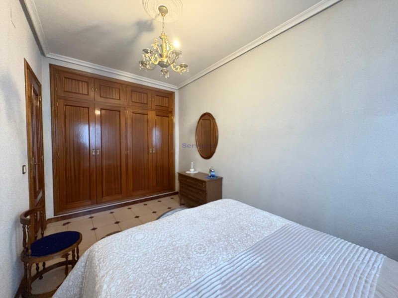 CASA CON AMPLIA COCHERA DE 135 M2 EN LA C/ TOLEDO