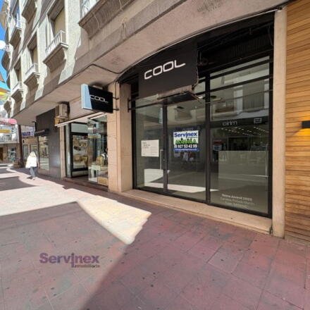 LOCAL EN LA CALLE PEATONAL