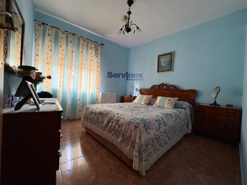 CASA EN PERALEDA DE LA MATA