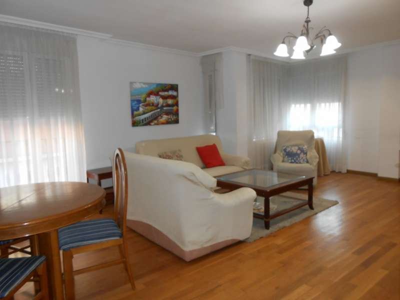 AMPLIA CASA C/ GABRIEL Y GALÁN