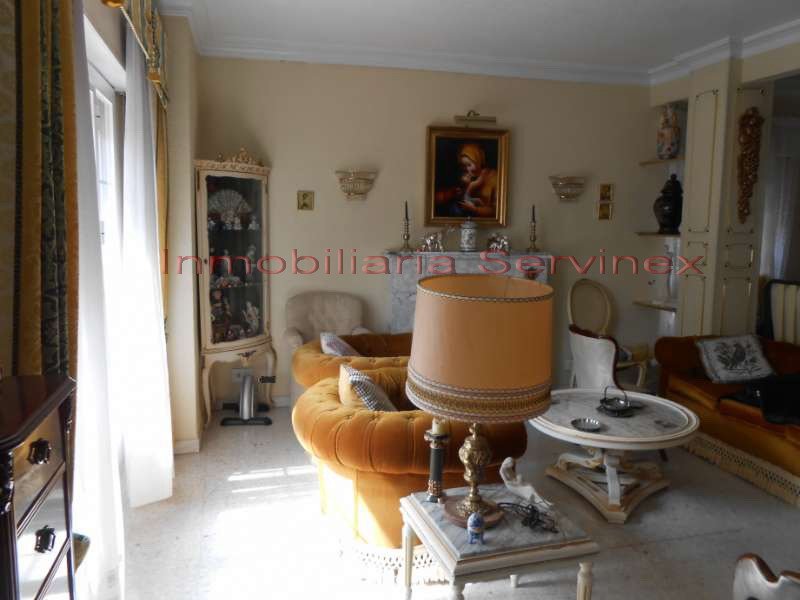 AMPLIO PISO DE 170 M2