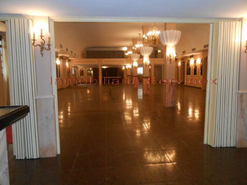 LOCAL DE 500M2 APROX EN LA AVDA DE LAS ANGUSTIAS