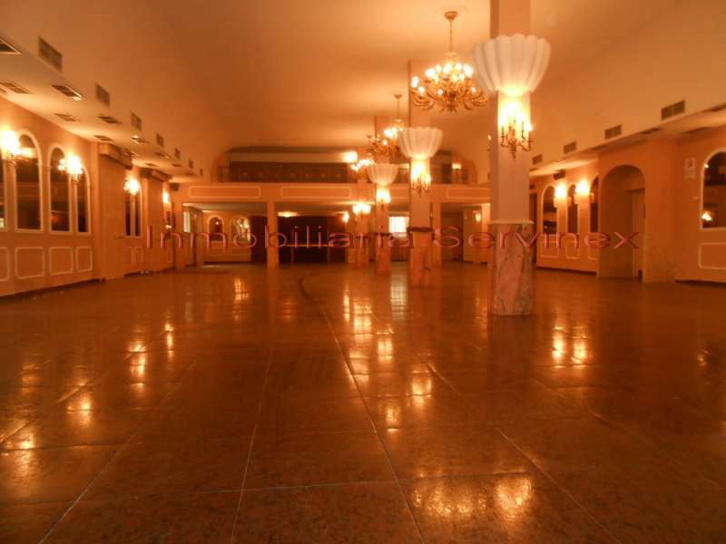 LOCAL DE 500M2 APROX EN LA AVDA DE LAS ANGUSTIAS