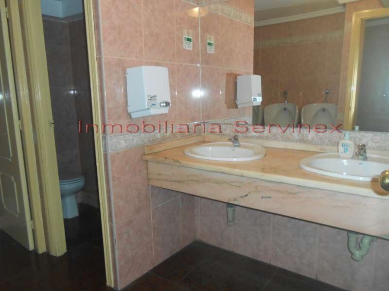 LOCAL DE 500M2 APROX EN LA AVDA DE LAS ANGUSTIAS